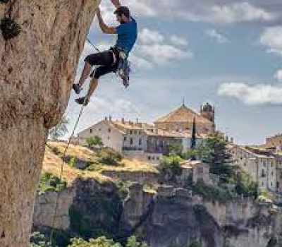 «Brillante en lo amateur»: «Ciudad de roca», un documental de escalada en la Cuenca.
