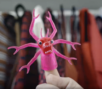  Una mirada en profundidad a la industria textil, el plástico que usa y la huella que deja.
